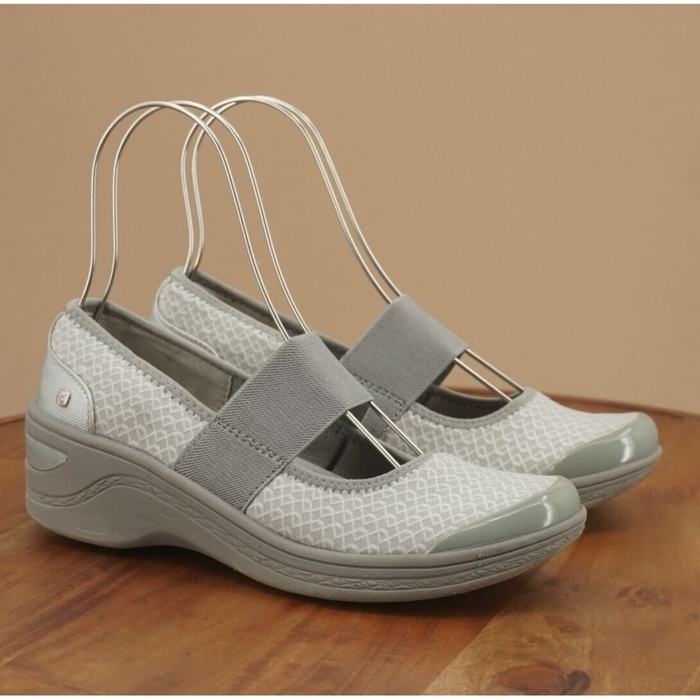 Bzees Womens Destiny Wedge Closed Toe Slip On Shoes Size 8.5 M Grey Vegan